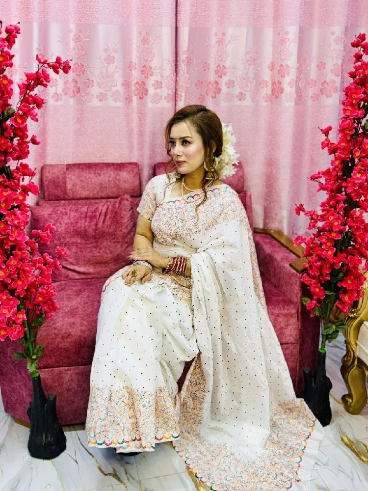 🌸 প্রিমিয়াম ধুপিয়ান সিল্ক শাড়ি কালেকশন 🌸​রুচির পরিপূর্ণতায় প্রিমিয়াম ধুপিয়ান সিল্ক শাড়ি সবসময়ই প্রথম পছন্দ! আপনার সৌন্দর্যের নিখুঁত সঙ্গী হতে নিয়ে এলাম উন্নত মানের ধুপিয়ান শাড়ি। এই শাড়ির নান্দনিক স্টাইল, কালার এবং ডিজাইন আপনার লুকে নিয়ে আসবে এক আলাদা আ
